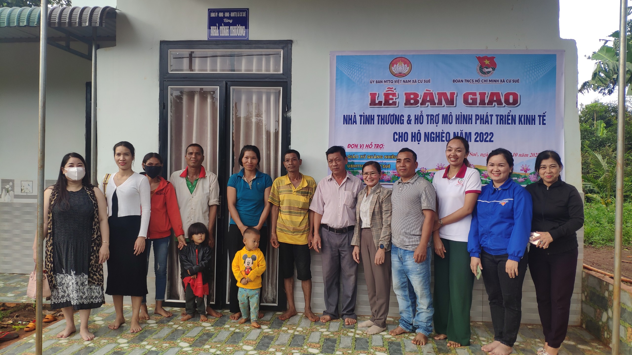 le ban giao nha tinh thuong và ho tro mo hinh phat trien kinh te